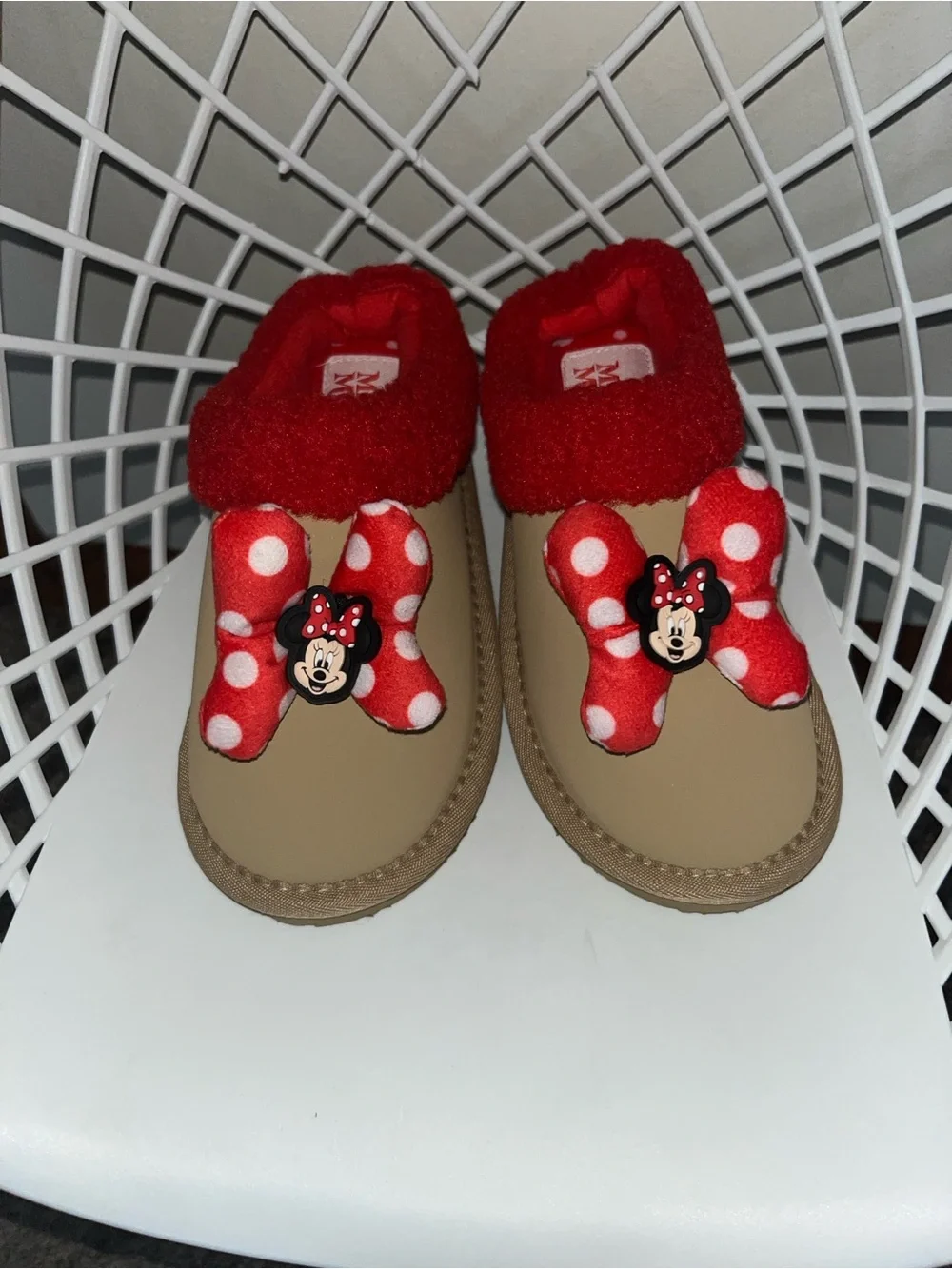 Kohl's Kids Minnie Mouse Tan Slippers with Red Polka Dot Bows